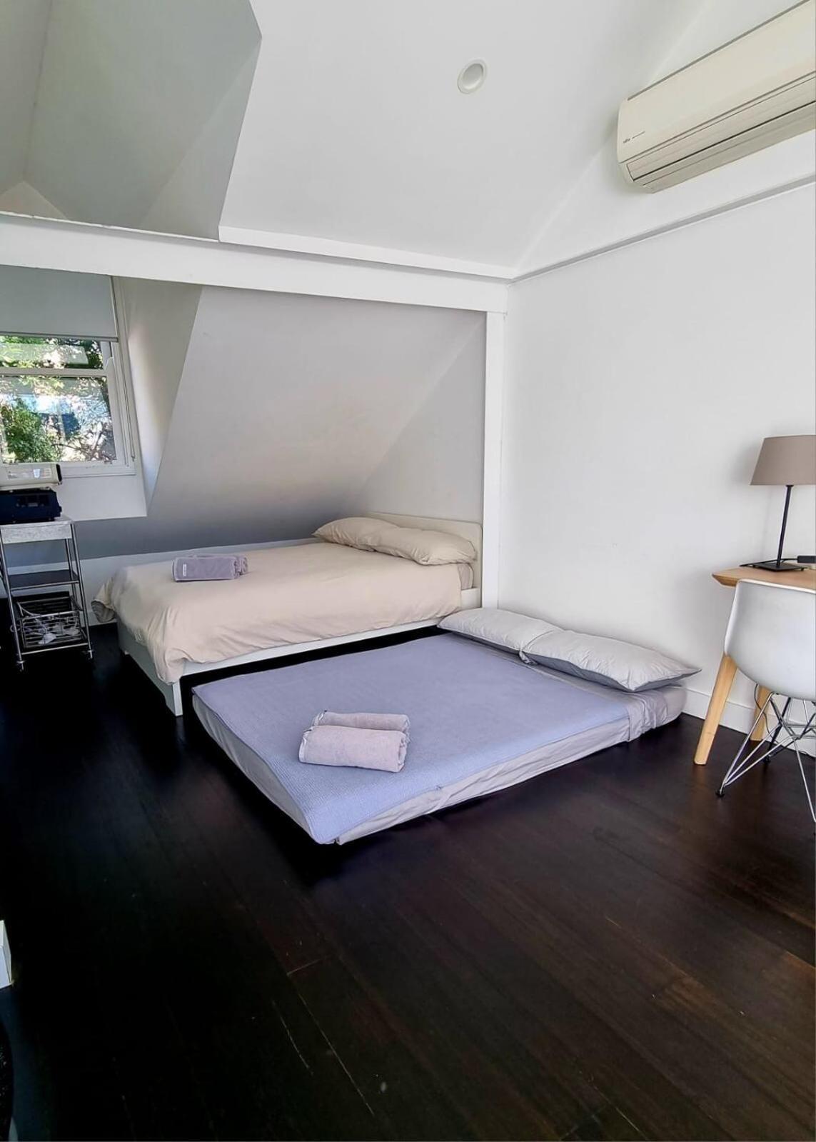 Apartment Modern Terrace House